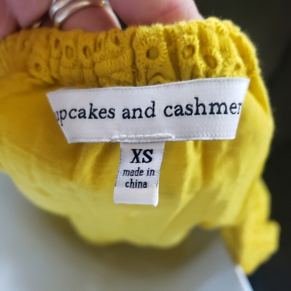 Cupcakes and Cashmere Yellow Eyelet Lace Blouse XS - Picture 6 of 7